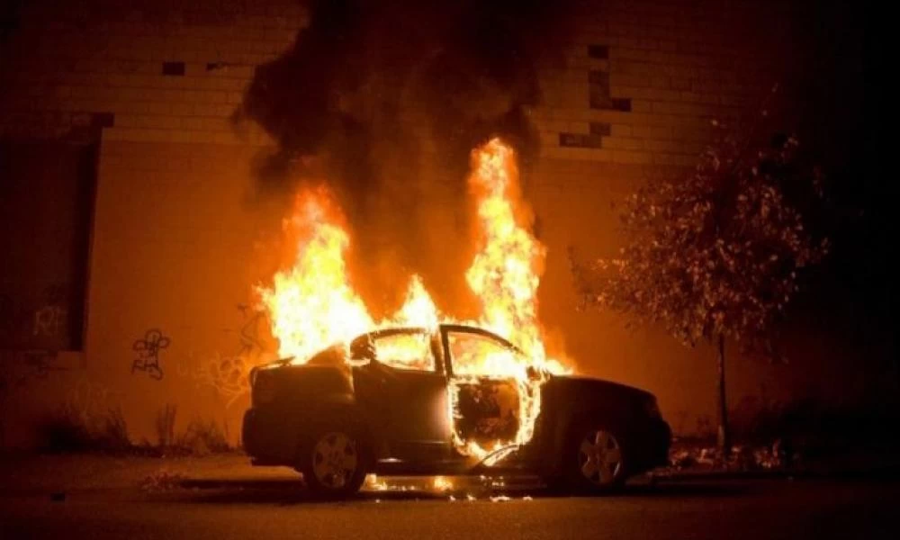 Μπαράζ εμπρησμών σε Πέραμα, Αθήνα και Καλλιθέα